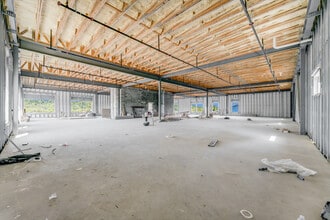 152 Thompson Dr, Bridgeport, WV for lease Interior Photo- Image 2 of 14