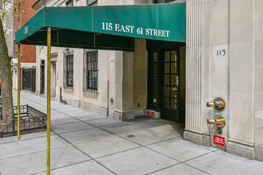 115 E 61st St, New York, NY à vendre - Photo du bâtiment - Image 3 de 7