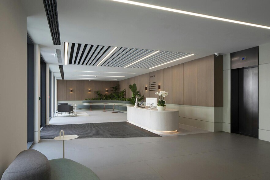 128 Queen Victoria St, Londres à louer - Photo du bâtiment - Image 3 de 10