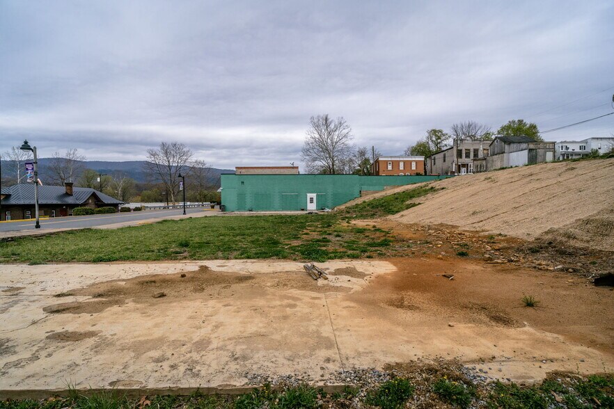 504 1st St, Shenandoah, VA à vendre - Photo du bâtiment - Image 3 de 7