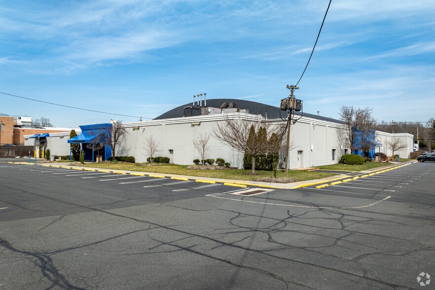 715 Morris Tpke, Springfield, NJ à louer - Photo du bâtiment - Image 1 de 7