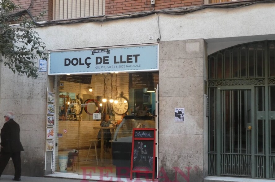 Immeuble residentiel dans Barcelone, Barcelona à vendre - Photo du bâtiment - Image 1 de 1