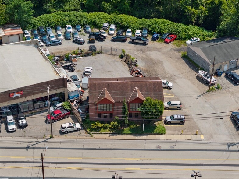 1641 Saw Mill Run Blvd, Pittsburgh, PA for sale - Primary Photo - Image 1 of 42
