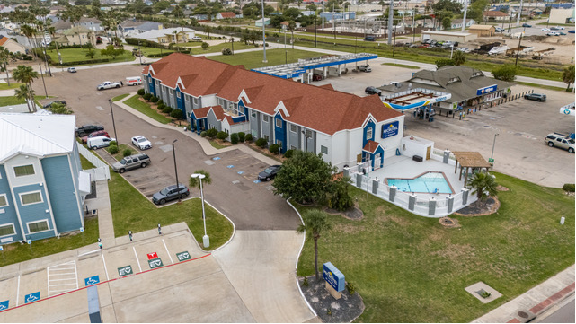 355 E Goodnight Ave, Aransas Pass, TX à vendre - Photo du bâtiment - Image 3 de 24
