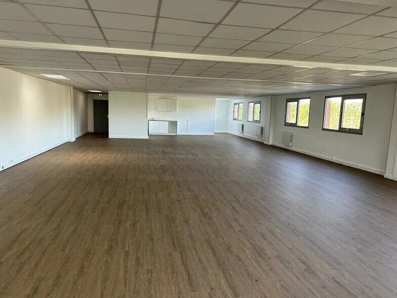 Office in SAINT-OUEN-L'AUMONE for lease - Interior Photo - Image 3 of 7