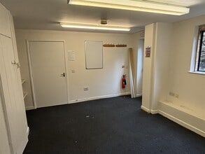 27 High St, Broadway for lease Interior Photo- Image 2 of 5