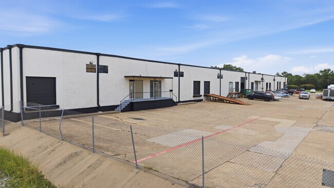 Plus de détails pour 13908-13910 Distribution Way, Farmers Branch, TX - Industriel à louer