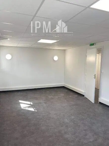 Office in Aubagne for lease - Interior Photo - Image 1 of 5