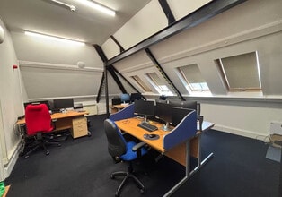 Manor Ct, Basingstoke for lease Interior Photo- Image 1 of 2