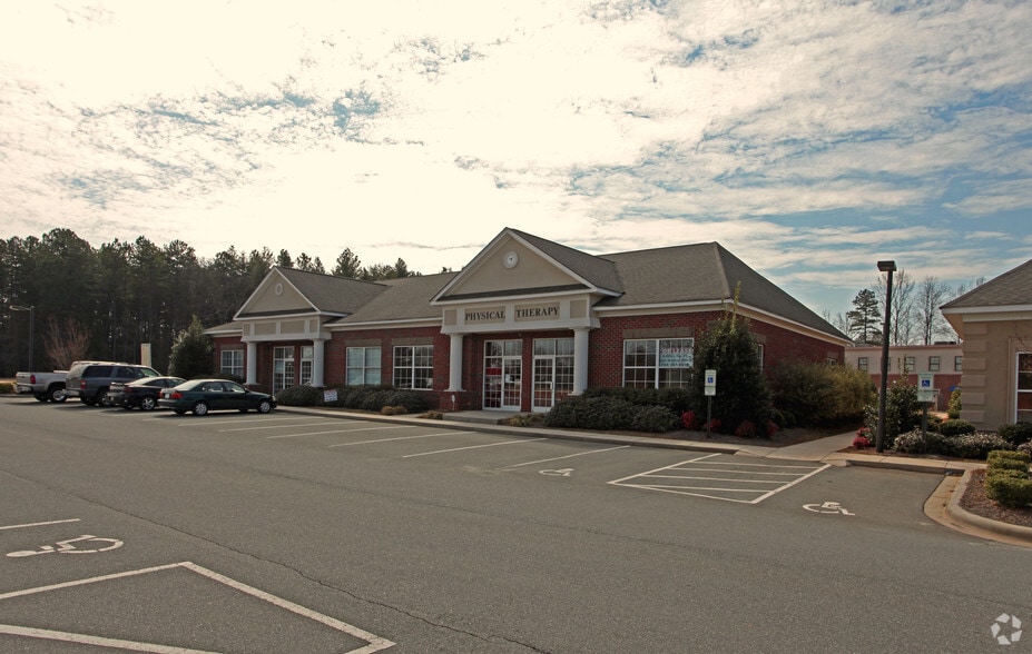 298 N Highway 16, Denver, NC for lease - Building Photo - Image 2 of 3