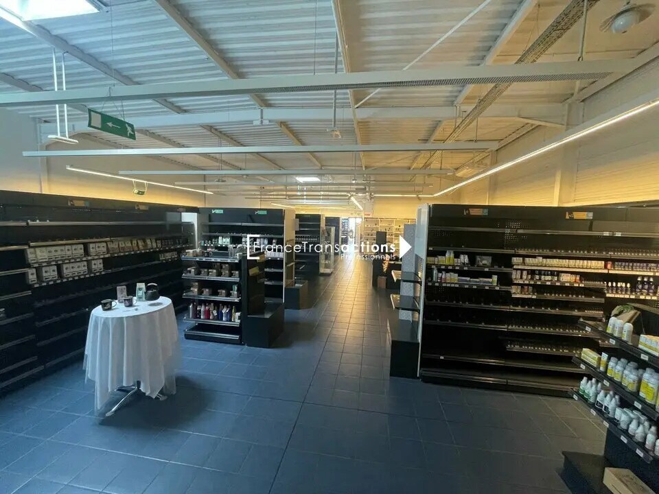 Retail in Portet-sur-Garonne for lease Interior Photo- Image 1 of 5