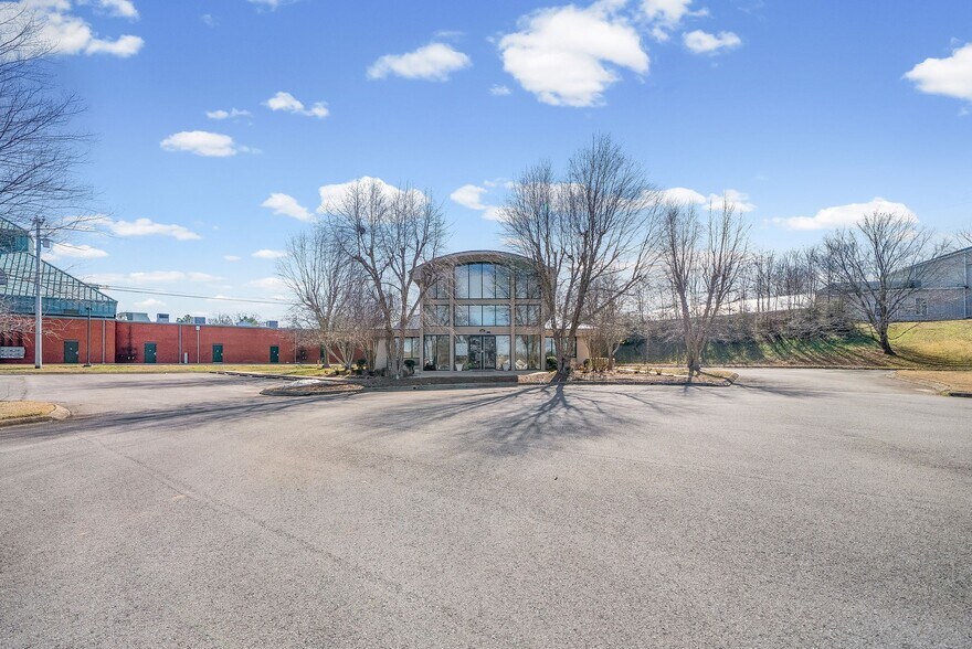 112 Center Ct, Clarksville, TN à vendre - Photo du bâtiment - Image 2 de 80
