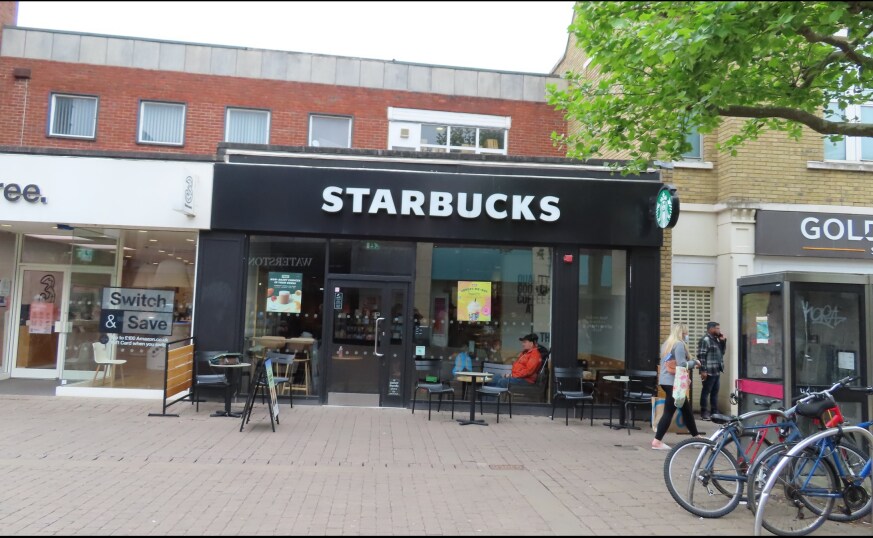 66-68 High St, Staines à louer - Photo du bâtiment - Image 2 de 2