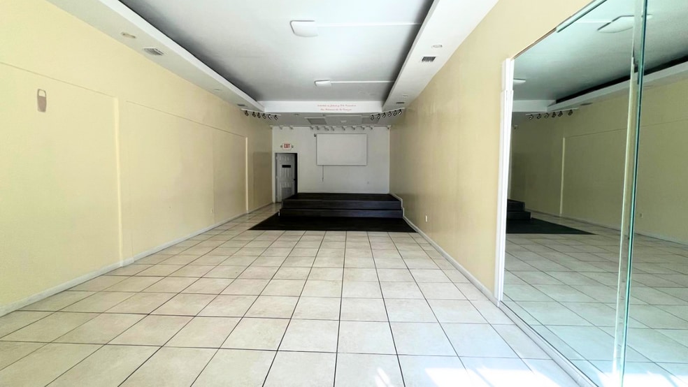 2617 W Flagler St, Miami, FL for lease - Building Photo - Image 3 of 4