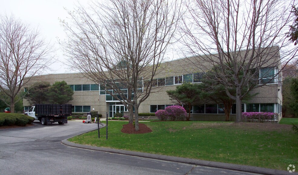 540 Myles Standish Blvd, Taunton, MA à louer - Photo du bâtiment - Image 1 de 5