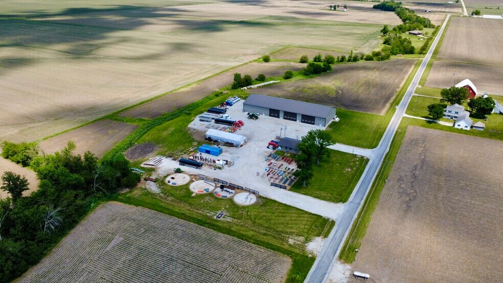 1830 E County Road 2100, Burnside, IL à vendre - Photo du bâtiment - Image 3 de 10