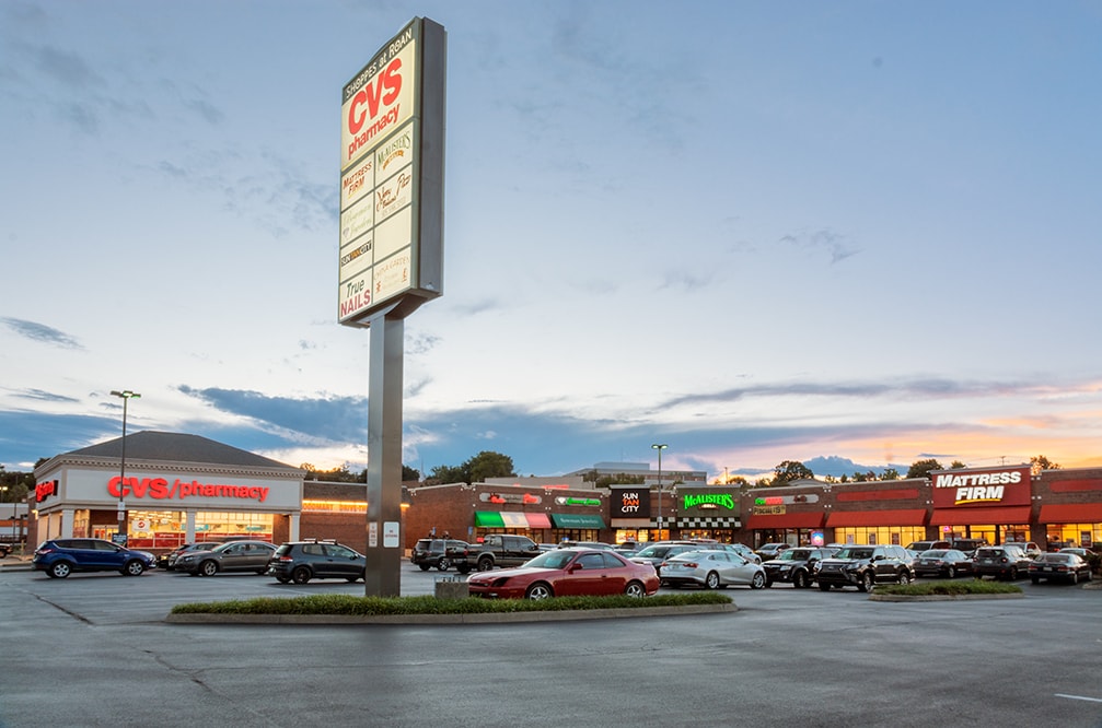 2111 N Roan St, Johnson City, TN à louer Photo du bâtiment- Image 1 de 7