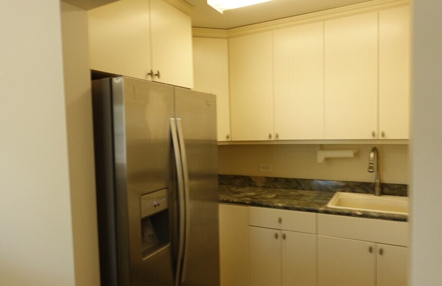 235-245 NE 4th Ave, Delray Beach, FL à louer - Photo intérieure - Image 3 de 7