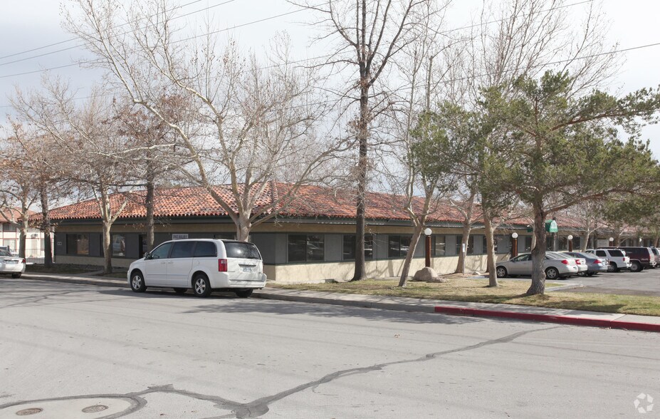 3670 Grant Dr, Reno, NV à louer - Photo du bâtiment - Image 2 de 4