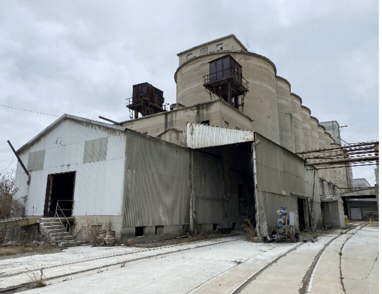 601 E Poland Ave, Bessemer, PA à vendre - Photo du bâtiment - Image 1 de 3