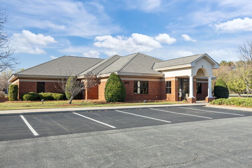 2450 Emerald Pl, Greenville, NC à louer - Photo du bâtiment - Image 2 de 15