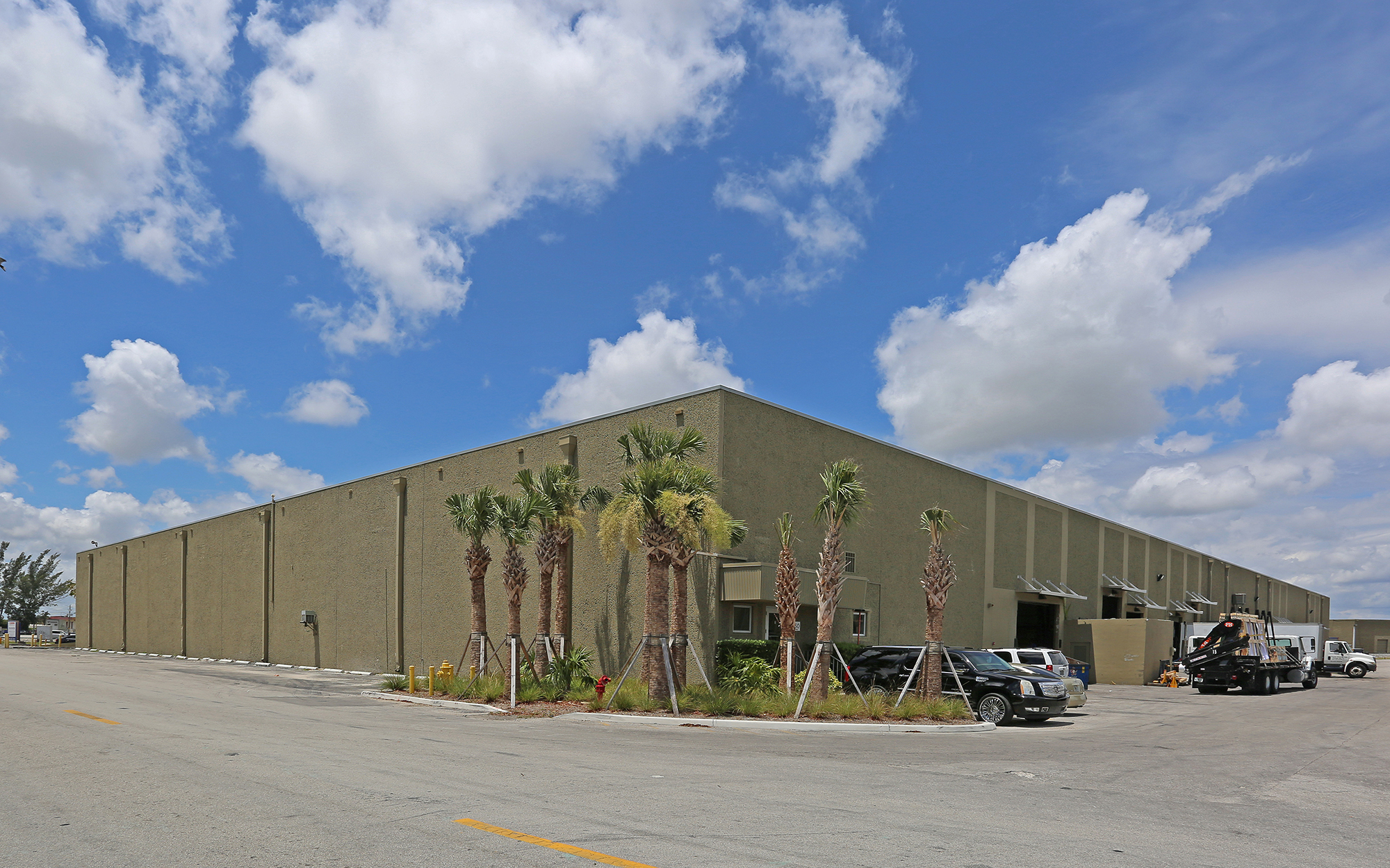 8050-8086 NW 74th Ave, Medley, FL for lease Building Photo- Image 1 of 4