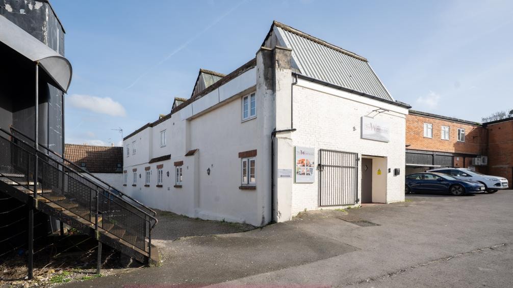 Letting Rooms, Nightclub & Car Park portfolio of 2 properties for sale on LoopNet.ca Primary Photo- Image 1 of 7