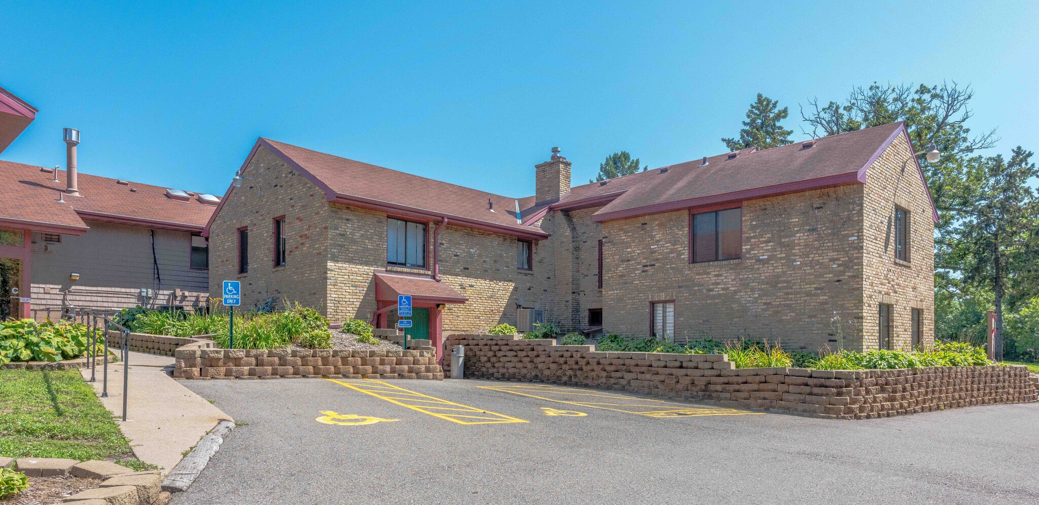15612 Hwy 7, Minnetonka, MN for lease Building Photo- Image 1 of 3