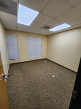 302 Davis Grove Cir, Cary, NC for lease Interior Photo- Image 2 of 5