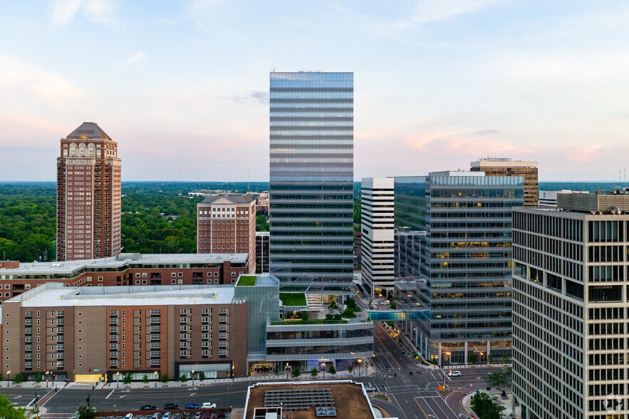 7676-7638 Forsyth Blvd, Clayton, MO for lease - Building Photo - Image 2 of 8