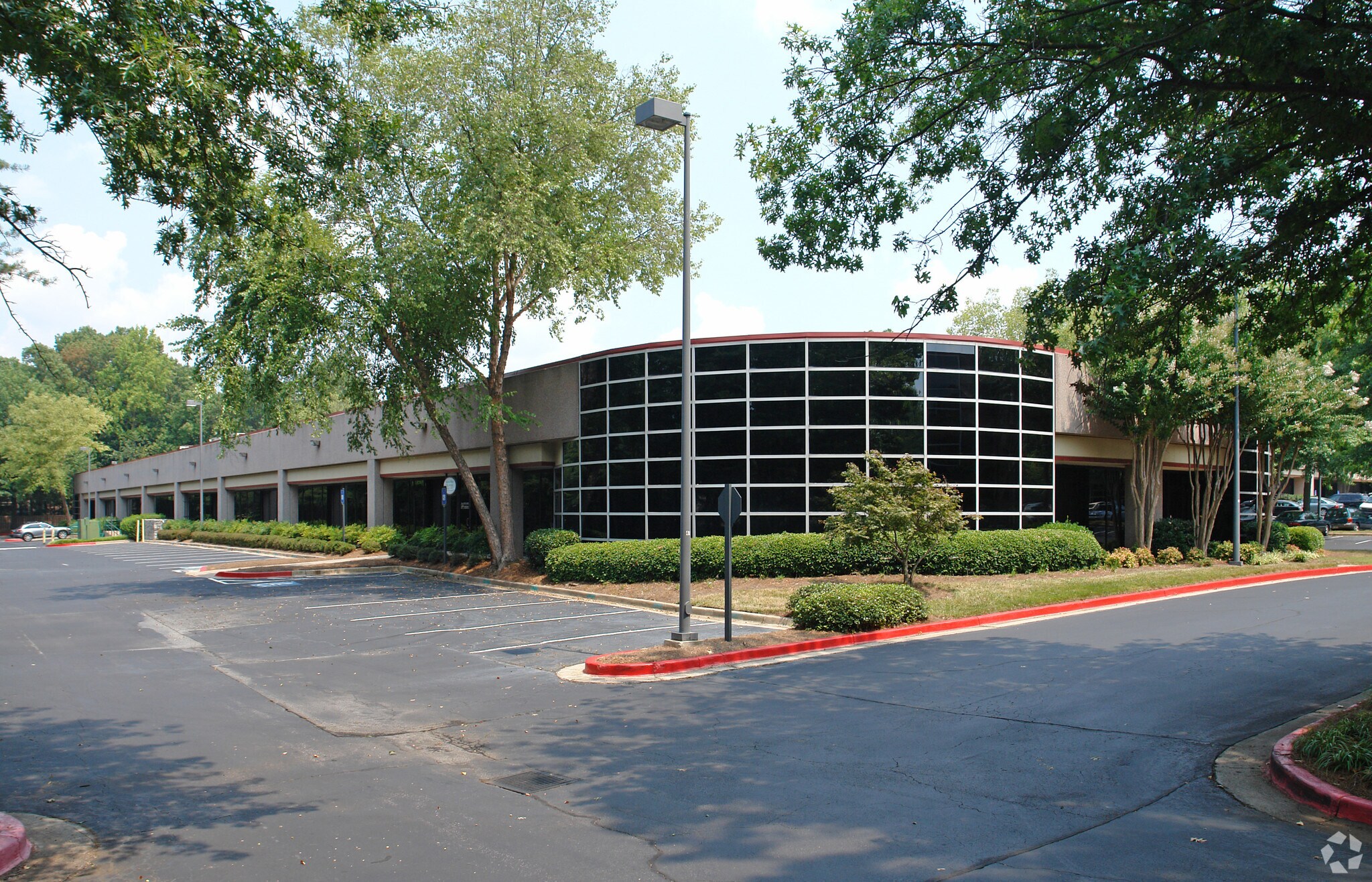 7840 Roswell Rd, Sandy Springs, GA à vendre Photo principale- Image 1 de 11