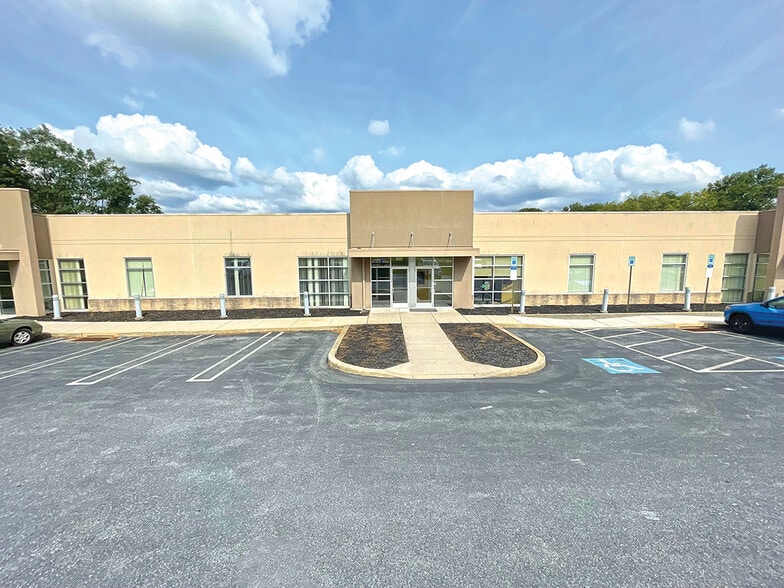 2850 Commerce Dr, Harrisburg, PA à louer - Photo du bâtiment - Image 2 de 8
