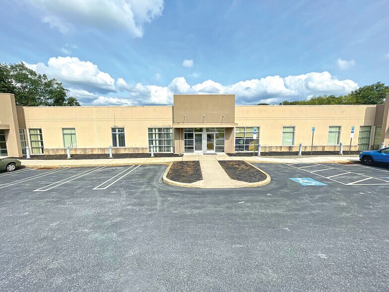 2850 Commerce Dr, Harrisburg, PA à louer - Photo du bâtiment - Image 2 de 8