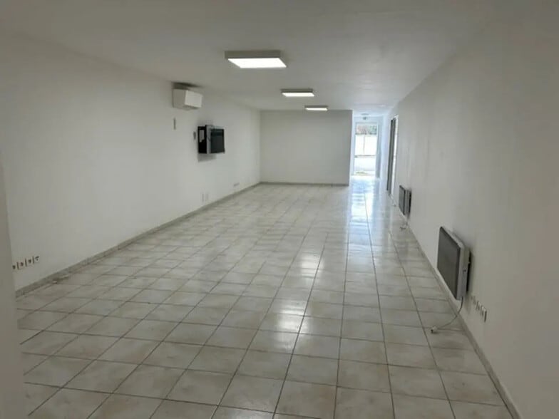 Flex in PLAN-D'ORGON for lease - Interior Photo - Image 3 of 6