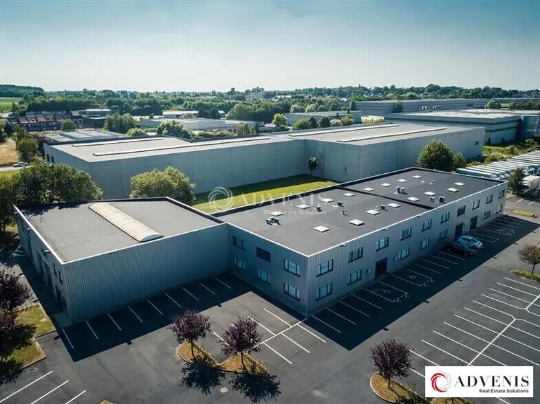 Office in Roncq for lease - Aerial - Image 1 of 4