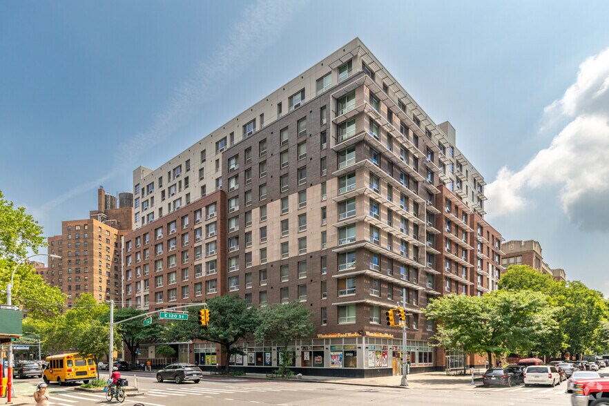 411 E 120th St, New York, NY à louer - Photo principale - Image 1 de 5