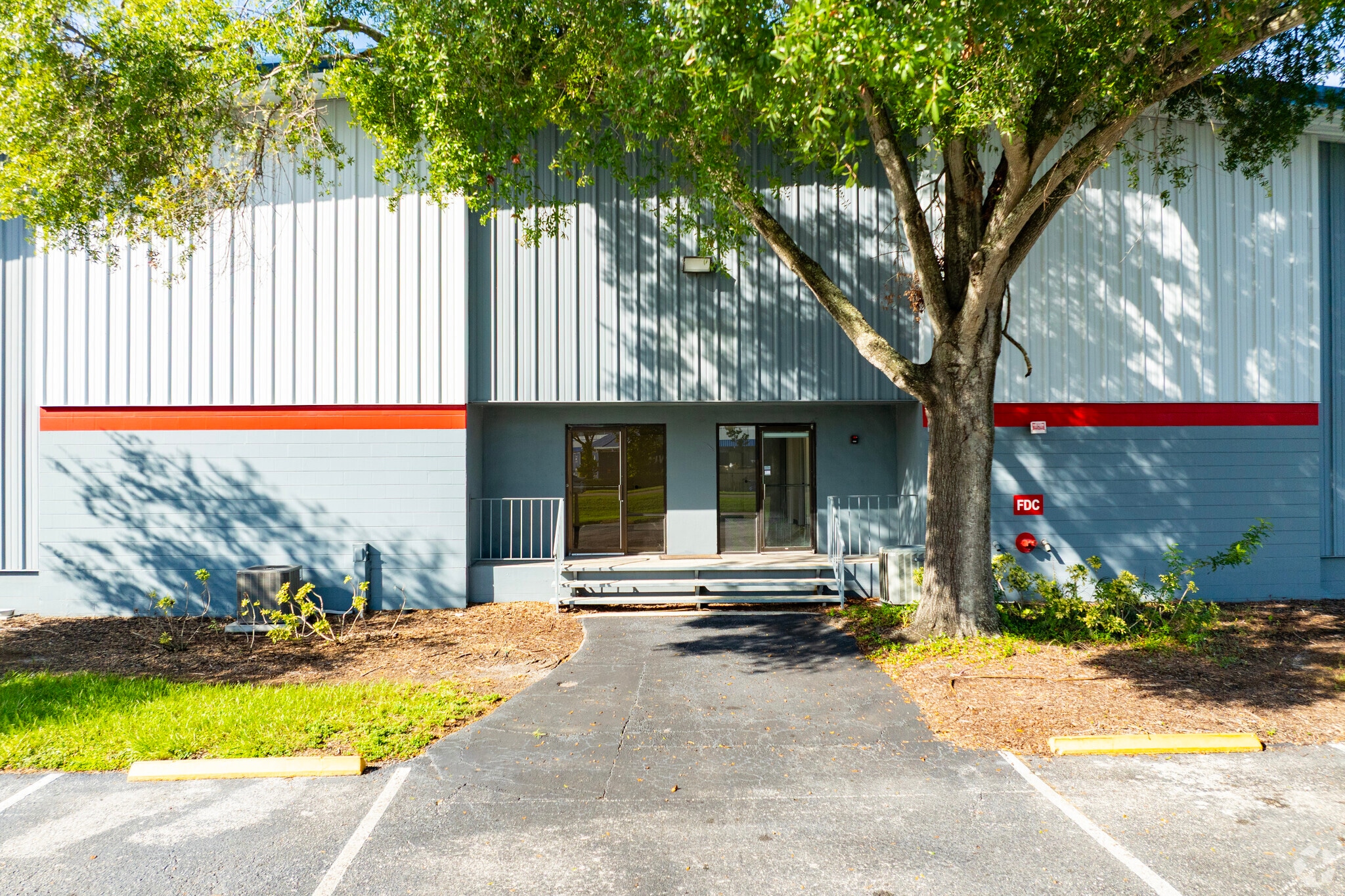 2604 Tampa East Blvd, Tampa, FL for lease Building Photo- Image 1 of 12