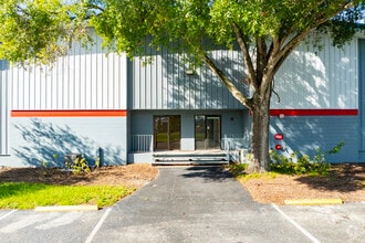 2604 Tampa East Blvd, Tampa, FL for lease Building Photo- Image 1 of 12
