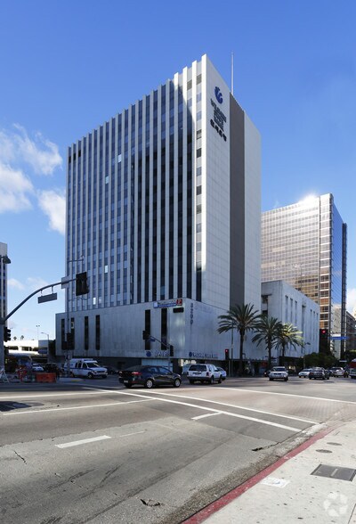 3200 Wilshire Blvd, Los Angeles, CA à louer - Photo du bâtiment - Image 1 de 22