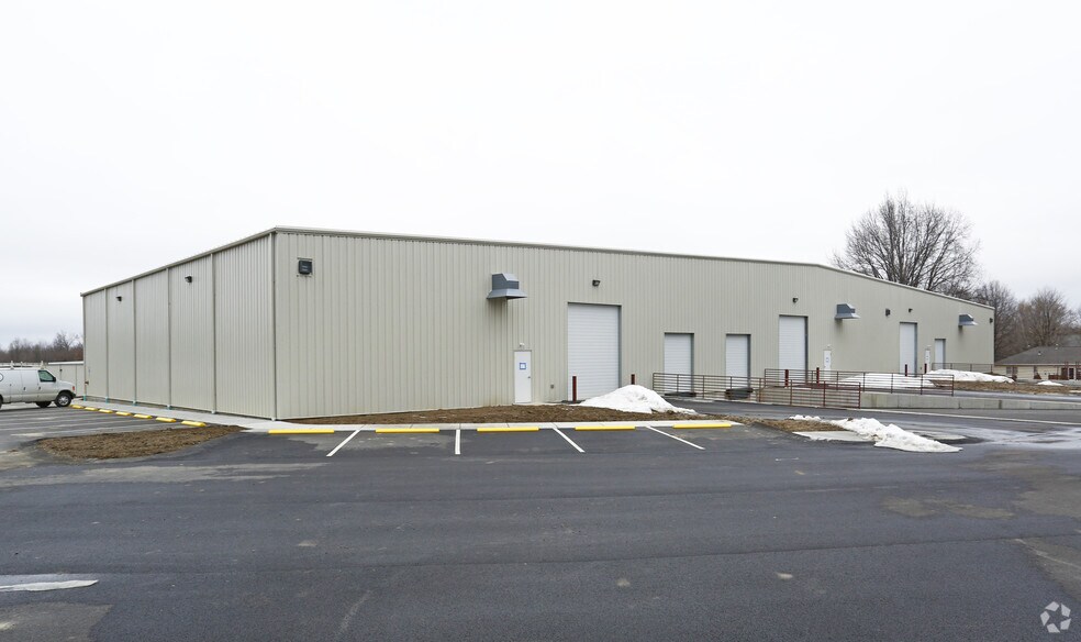 111 Arrowhead Dr, Slippery Rock, PA à vendre - Photo du bâtiment - Image 2 de 4