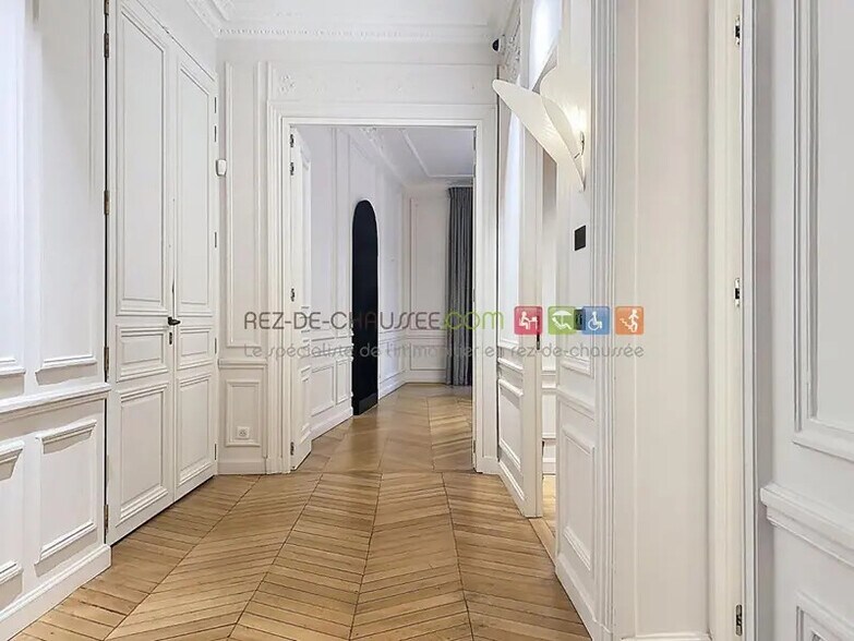 Immeuble residentiel dans Paris à vendre - Photo intérieure - Image 1 de 18