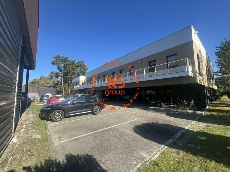 Local d'activités dans Canéjan à vendre - Photo du bâtiment - Image 2 de 15