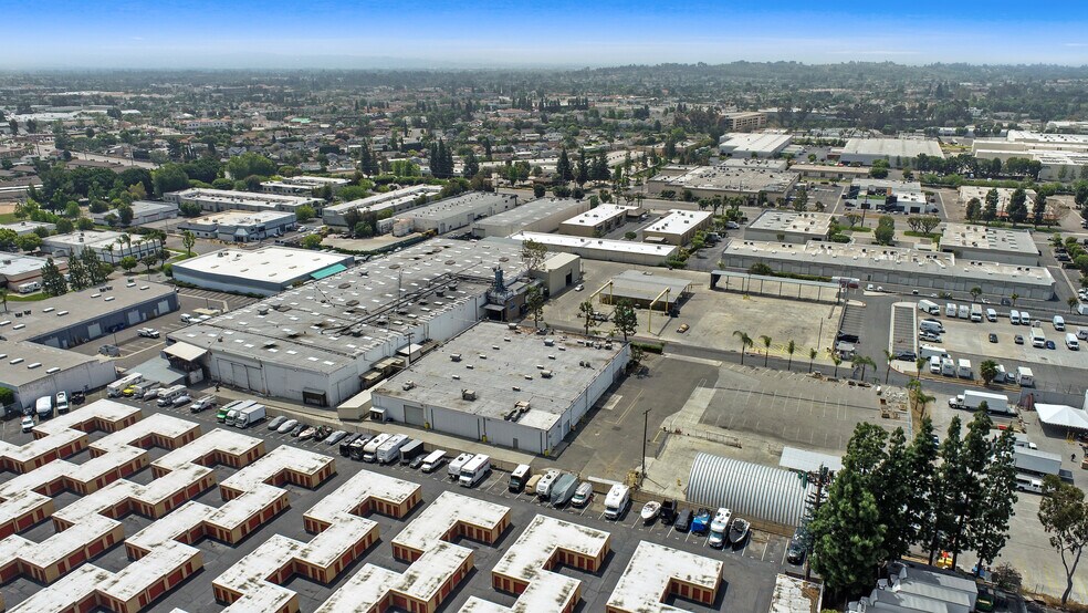 423 Berry Way, Brea, CA à louer - Photo du bâtiment - Image 2 de 7