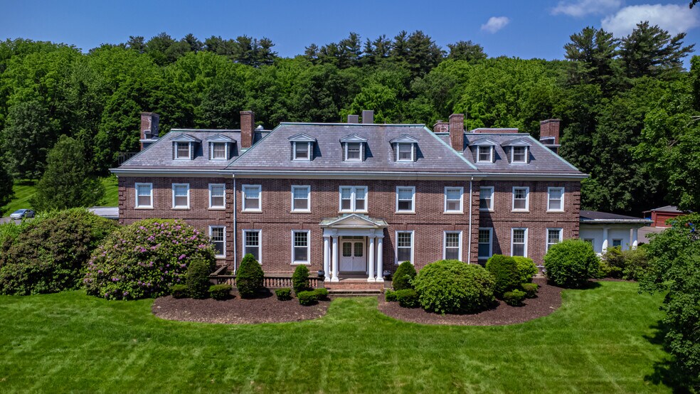 1365 Northampton St, Holyoke, MA à vendre - Photo du bâtiment - Image 2 de 31