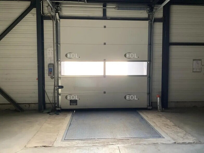 Industrial in Aix-en-Provence for lease - Building Photo - Image 2 of 10