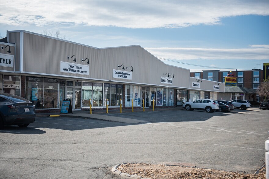 Chelmsford Retail Portfolio portefeuille de 3 propriétés à vendre sur LoopNet.ca - Photo du bâtiment - Image 3 de 24