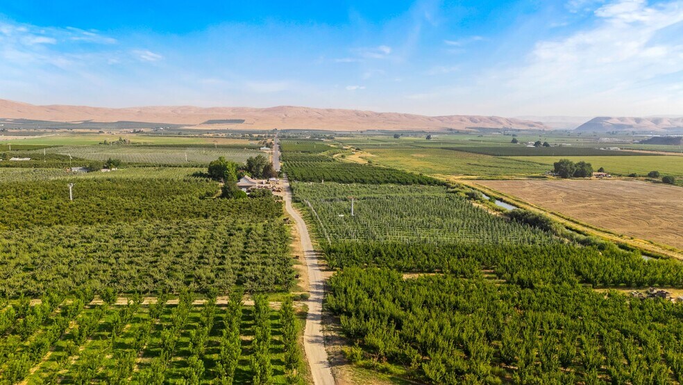 2023 Riggs Rd, Wapato, WA for sale - Aerial - Image 2 of 11