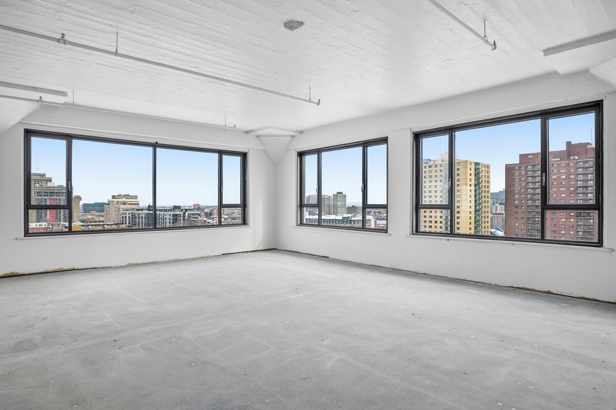 3575 Boul Saint-Laurent, Montréal, QC à louer Photo intérieure- Image 1 de 4