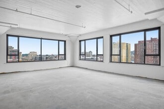 3575 Boul Saint-Laurent, Montréal, QC à louer Photo intérieure- Image 1 de 4