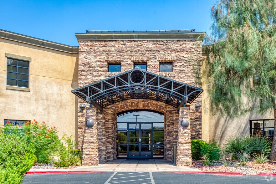 8475 S Eastern Ave, Las Vegas, NV à louer - Photo du bâtiment - Image 2 de 5